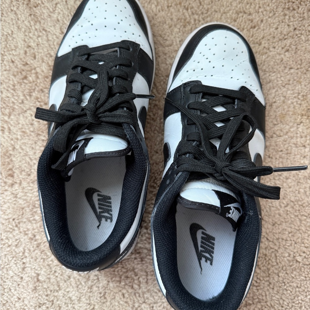 Nike Panda Dunks - Picture 5 of 6